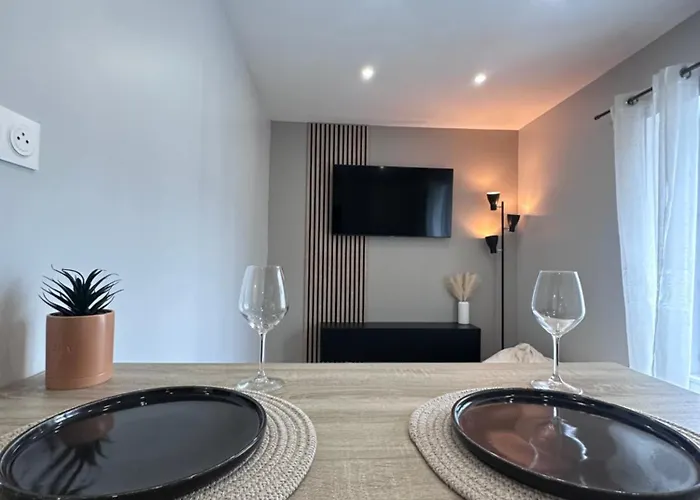 Le 28 Bis - Moderne & Confort 永河畔拉罗什